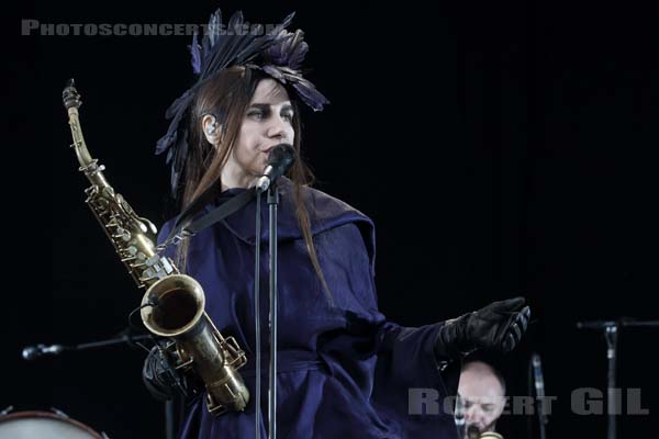 PJ HARVEY - 2016-07-03 - HEROUVILLE SAINT CLAIR - Chateau de Beauregard - Scene Beauregard - 